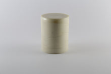 Carica l'immagine nel visualizzatore di Gallery, Colla Dorus bianca HKP25. Colla per bordatrici Holz-Her, adatta anche all'utilizzo in luoghi caldi o freddi. Si tratta di colla Eva, a lunga scadenza. La cartuccia anche se utilizzata solo in parte, può essere rimossa e conservata in un luogo asciutto. La versione HKP 25 garantisce le performance migliori della sua categoria.